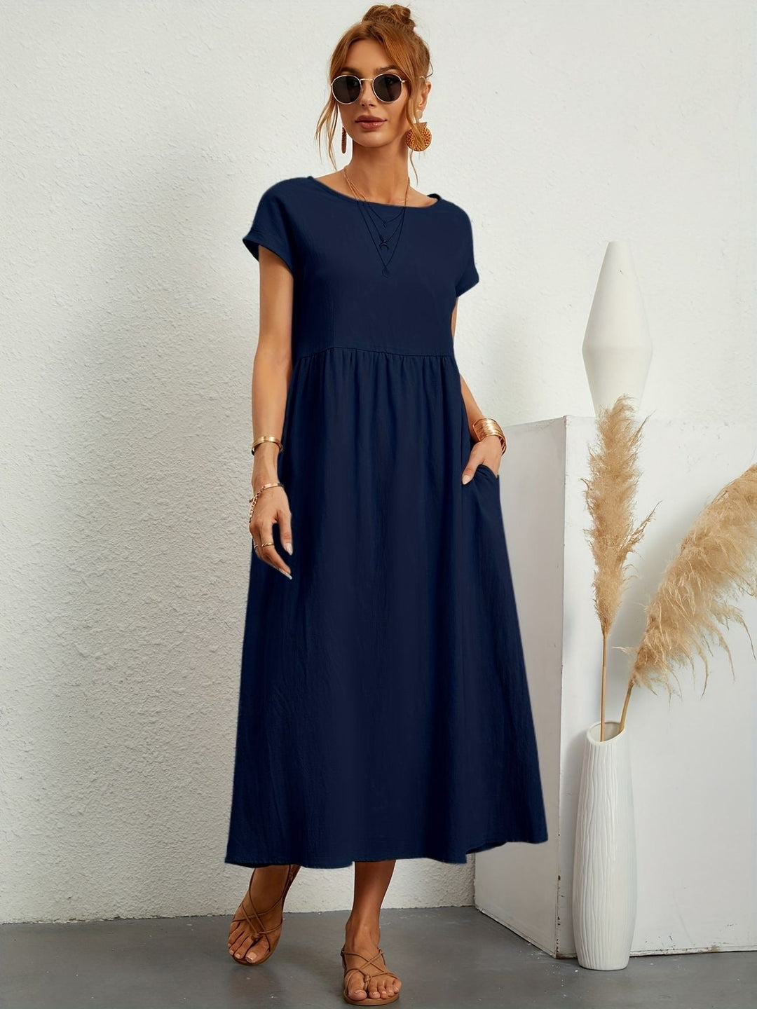 "Kimber - Midi-Relaxed Kleid mit Rundhalsausschnitt" could be rewritten as "Kimber - Midi-Relaxed Kleid mit Rundhalsdesign".