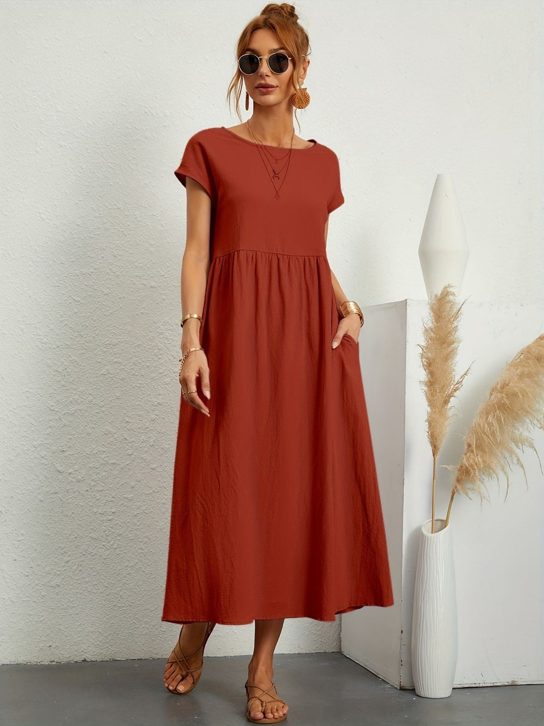 "Kimber - Midi-Relaxed Kleid mit Rundhalsausschnitt" could be rewritten as "Kimber - Midi-Relaxed Kleid mit Rundhalsdesign".