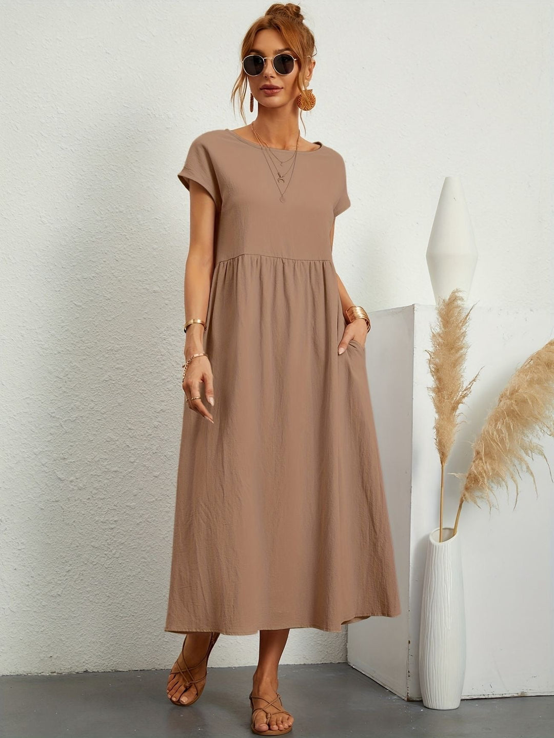 "Kimber - Midi-Relaxed Kleid mit Rundhalsausschnitt" could be rewritten as "Kimber - Midi-Relaxed Kleid mit Rundhalsdesign".