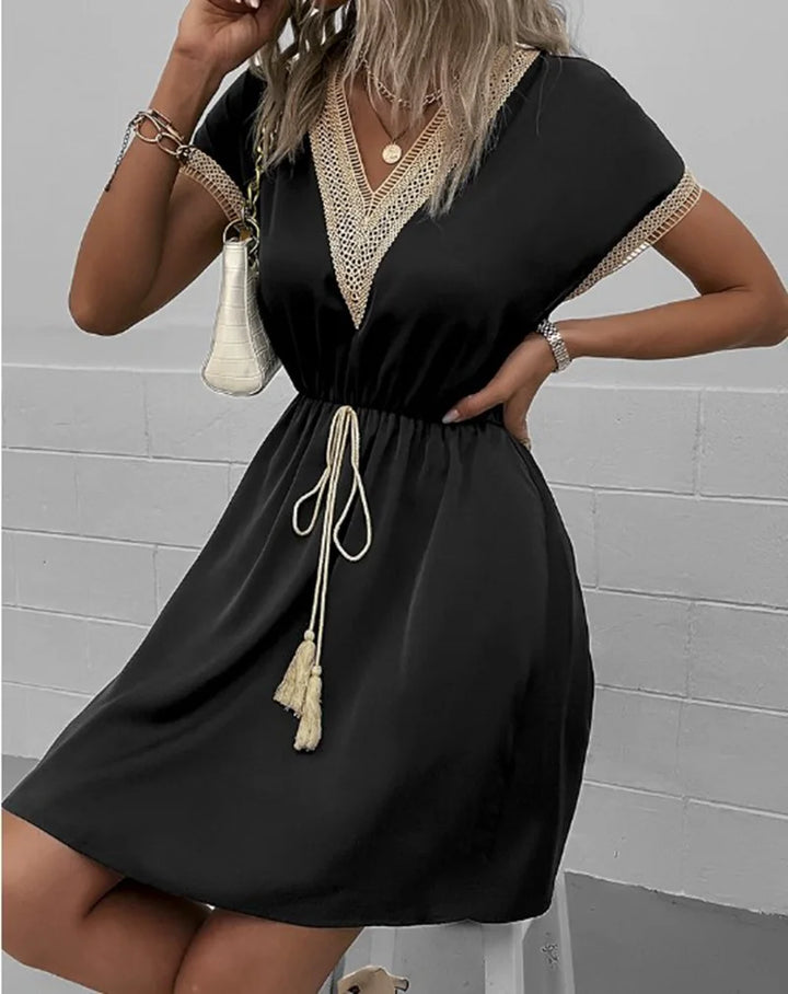 Josephine - Boho-Chic Kleid mit V-Ausschnitt und Taillengürtel