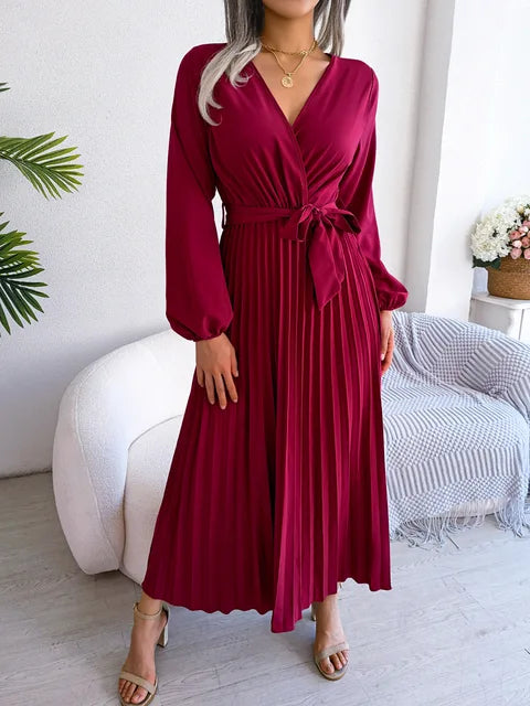 Azara - Elegantes Maxikleid mit Falten und Spitzenakzenten