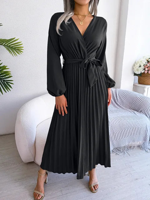 Azara - Elegantes Maxikleid mit Falten und Spitzenakzenten