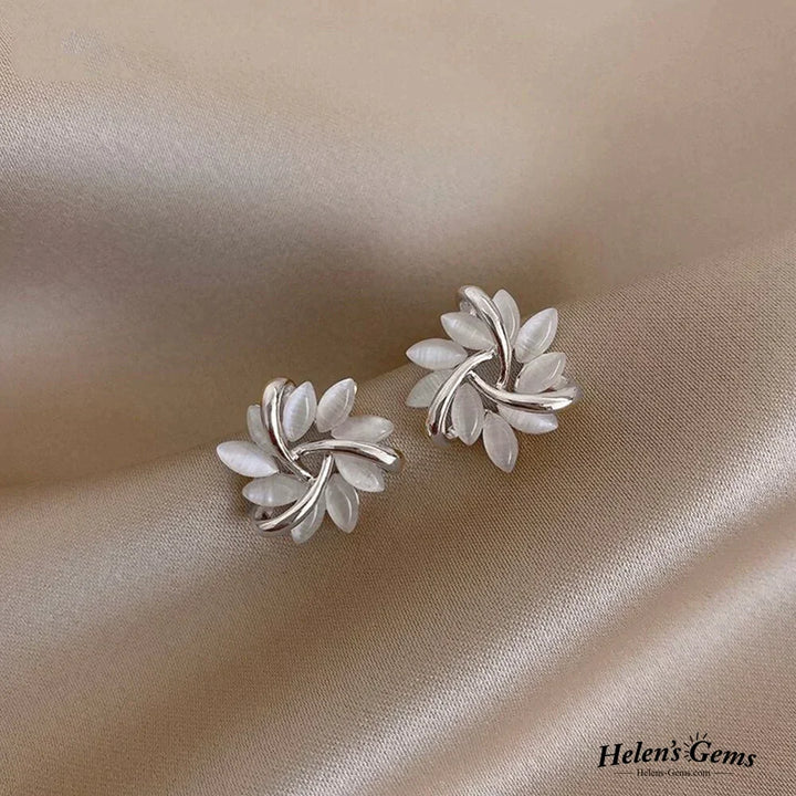 Elegante og Eksklusive Opal Petal Circle Stud Øreringe i Guld