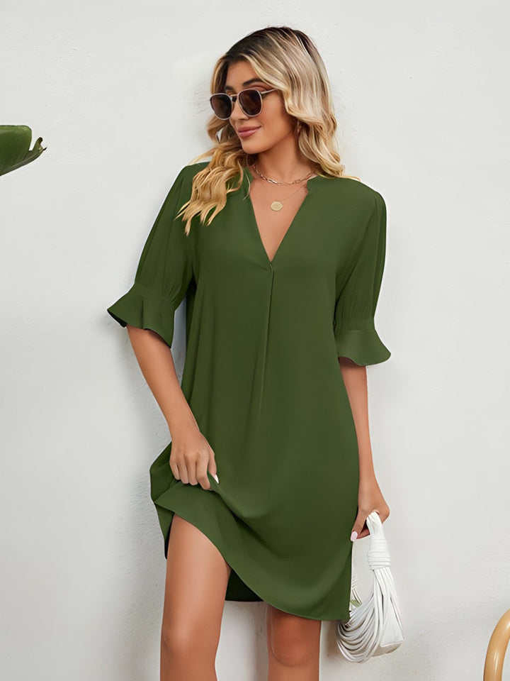 Elise - Faltendes Einfarbiges Kleid mit Weitem V-Ausschnitt
