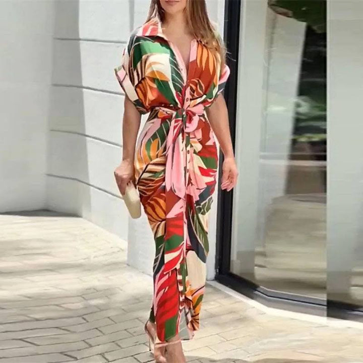 Fern - Hochtailliertes Kleid mit Eleganten Schwebekragen